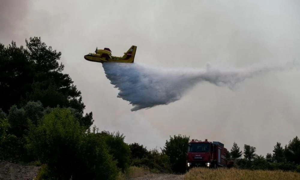 Γεράνεια Όρη: Σε ύφεση η χθεσινή πύρινη "λαίλαπα"